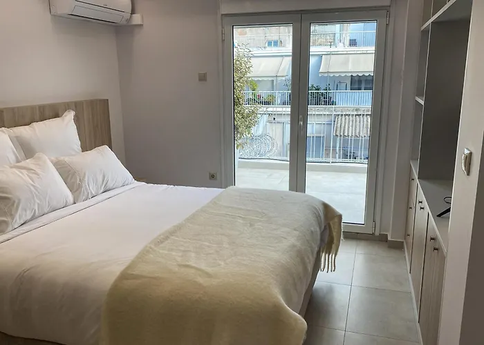 Modern Athens With Large Private Balcony And Free Parking