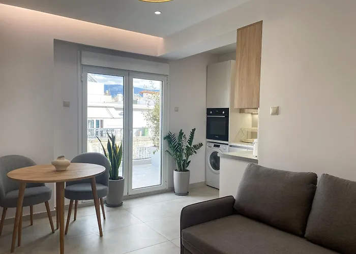 Modern Athens With Large Private Balcony And Free Parking